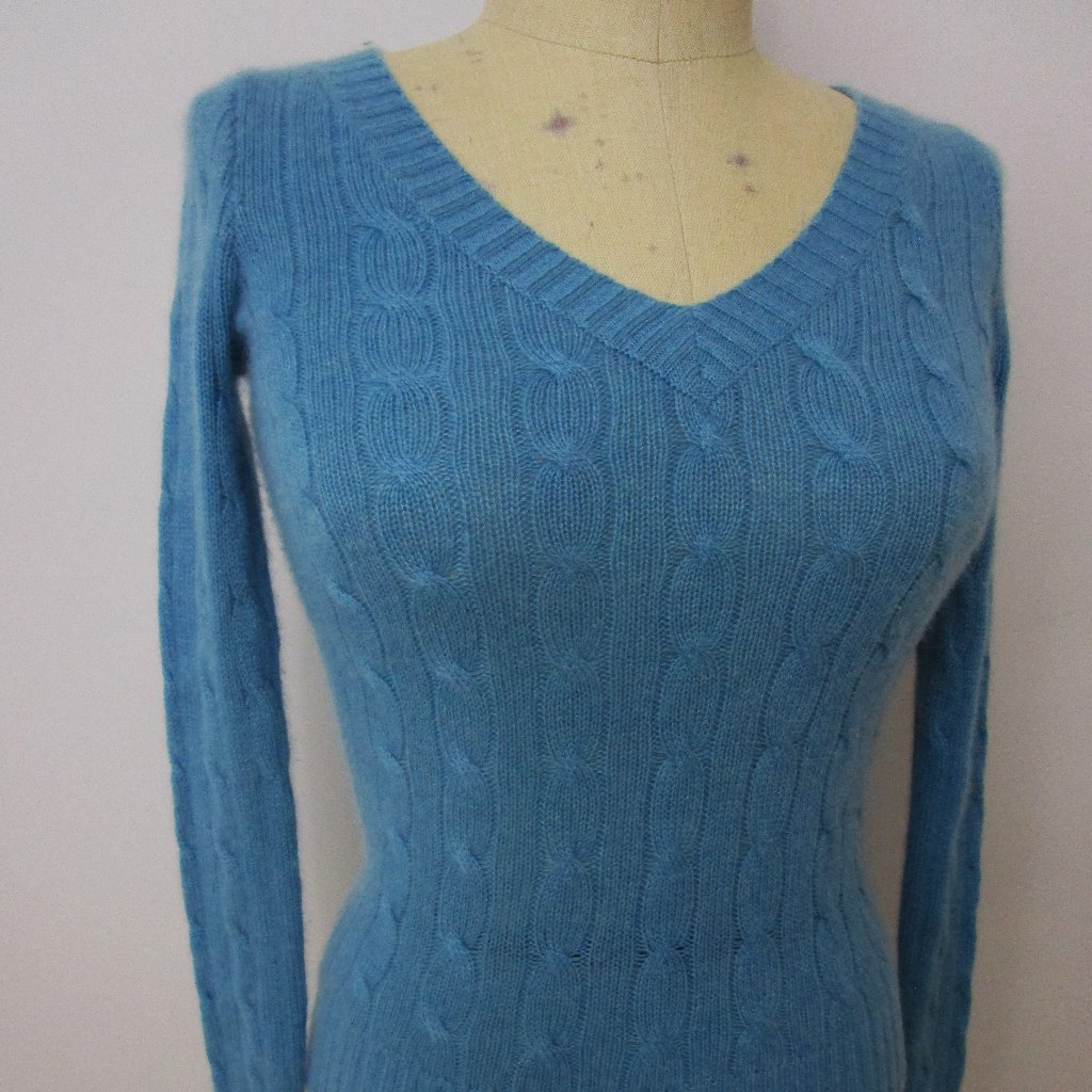 Cashmere Cable Pullover Skinny Knit Sweater Blue V Neck Cuddly Fuzzy